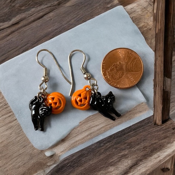Adorable Acrylic Black Cat Halloween Earrings - Picture 7 of 7